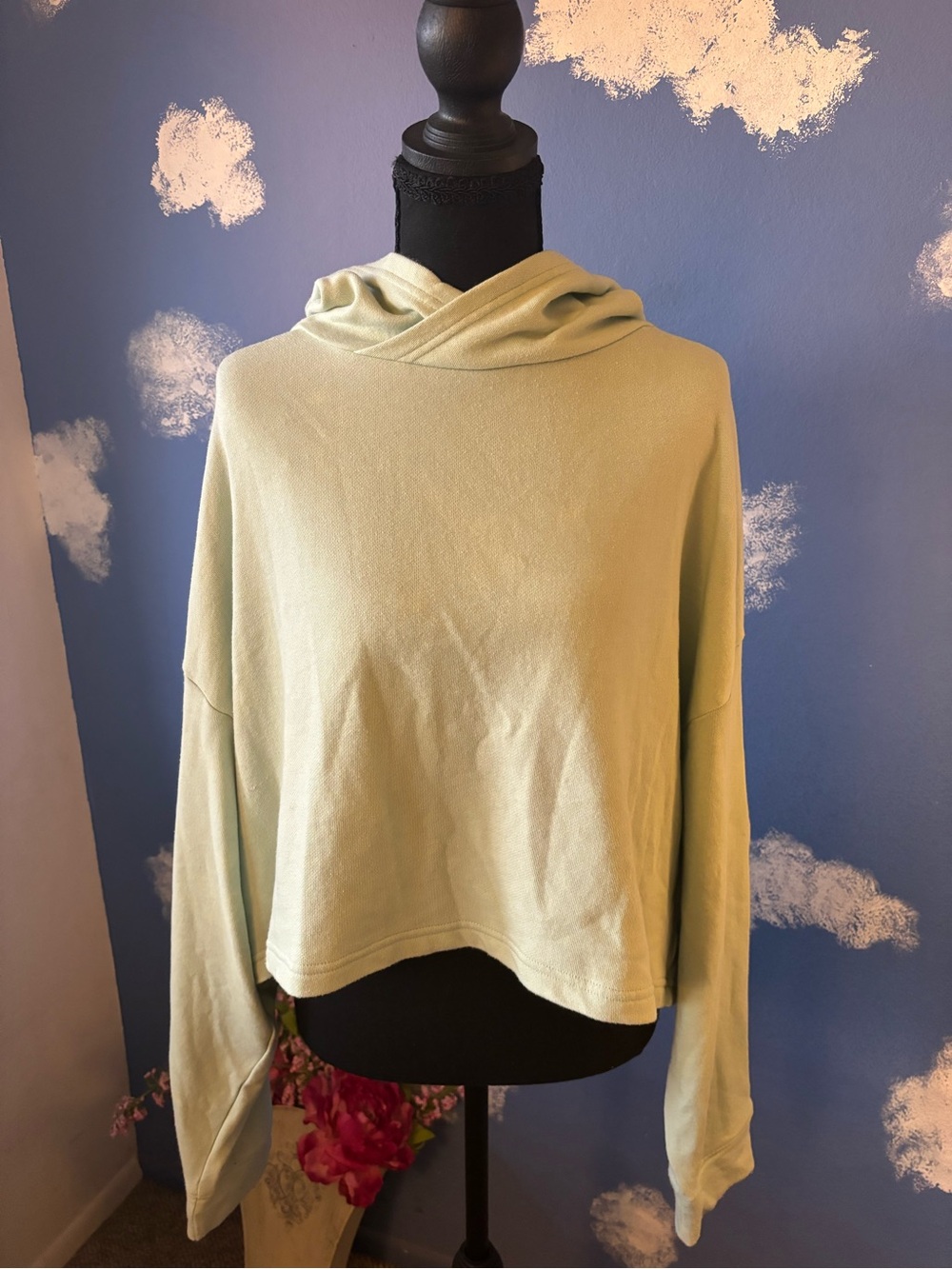 Fabletics Women’s Hooded Crop Sweatshirt, Sage Green, Large, Excellent Condition